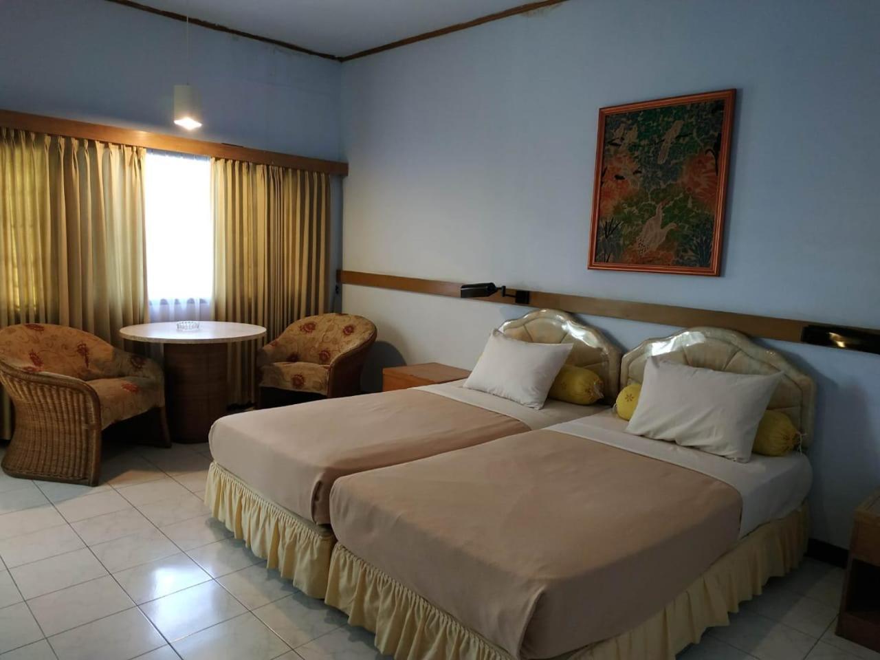 Hotel Menara Malang Esterno foto