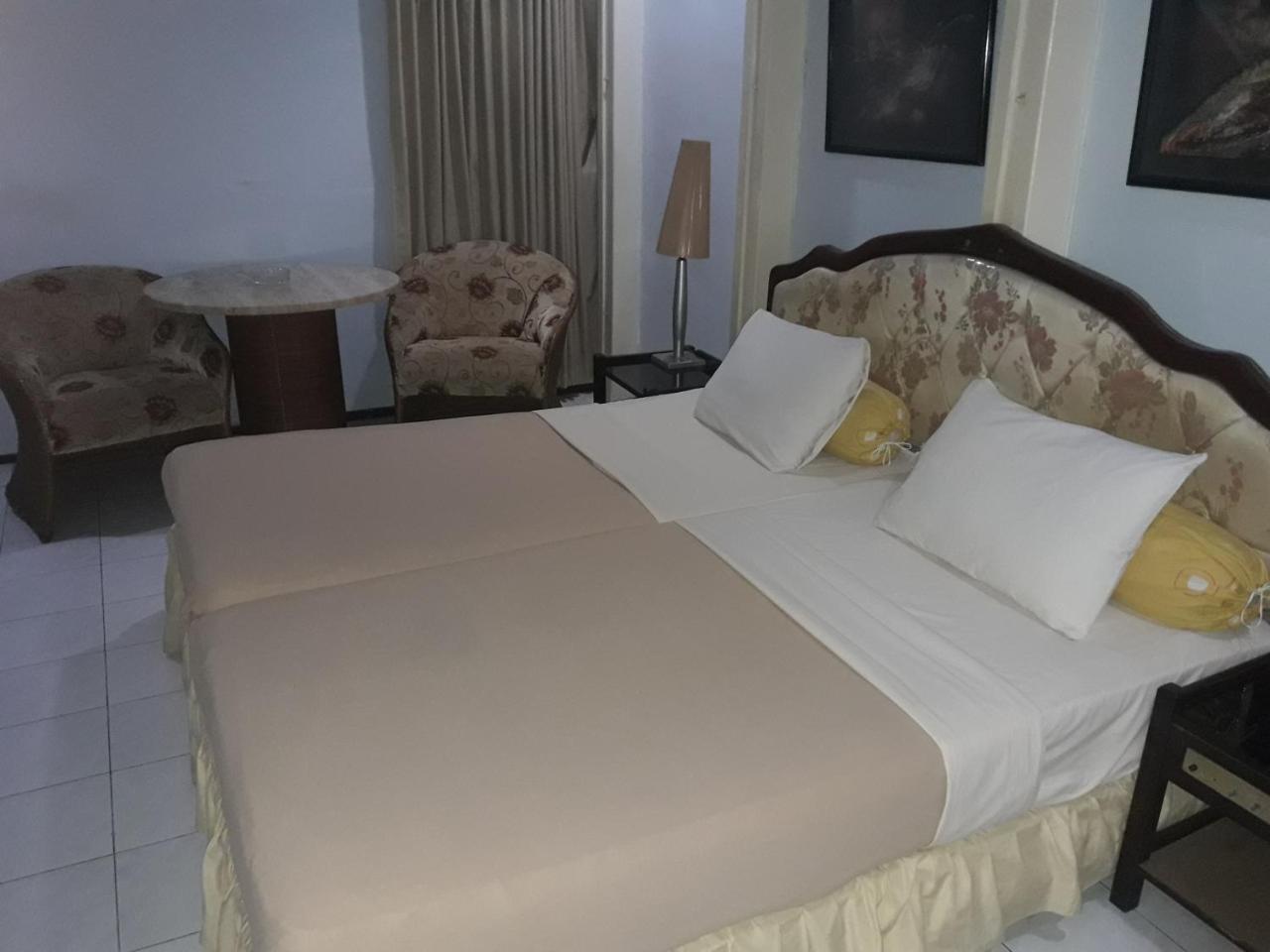 Hotel Menara Malang Esterno foto